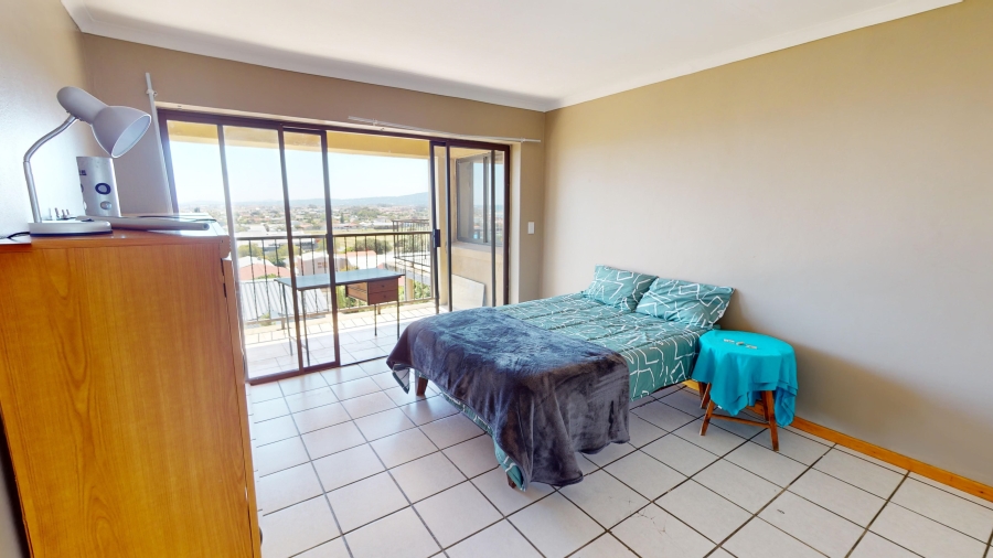 7 Bedroom Property for Sale in Mountainside Western Cape